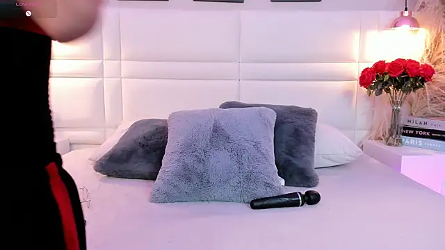 Snapshot of RaquelHyde_ chatting on May 2026 08:17:01 PM RaquelHyde online show from May 2026 08:17:01 PM