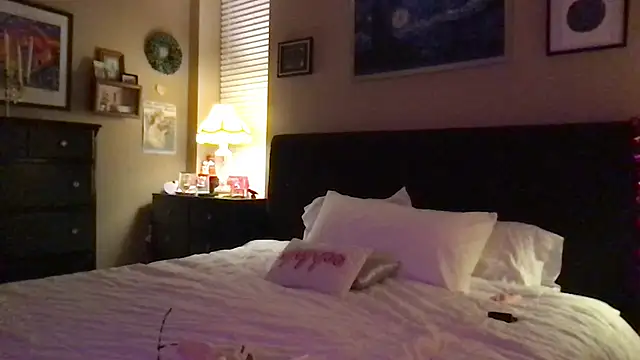 Snapshot of mooviebaby chatting on February 2026 02:15:01 AM mooviebaby online show from February 2026 02:15:01 AM