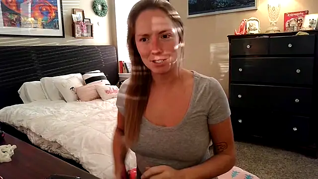 Snapshot of mooviebaby chatting on February 2026 10:50:01 PM mooviebaby online show from February 2026 10:50:01 PM