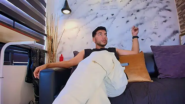 Max Hornye online show from February 2026 06:37:02 PM