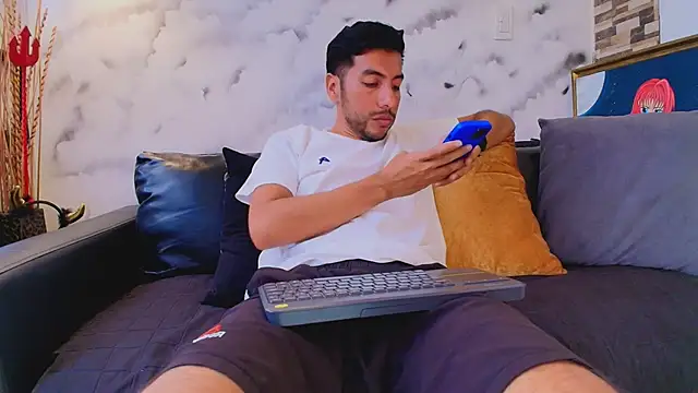 Max Hornye online show from March 2026 06:44:02 PM