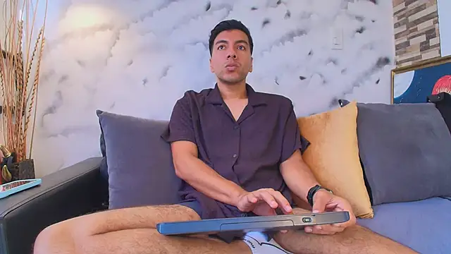 Max Hornye online show from April 2026 12:58:02 PM