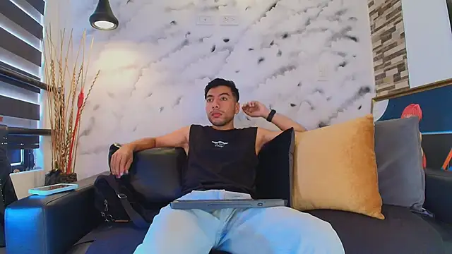 Max Hornye online show from April 2026 06:30:02 PM