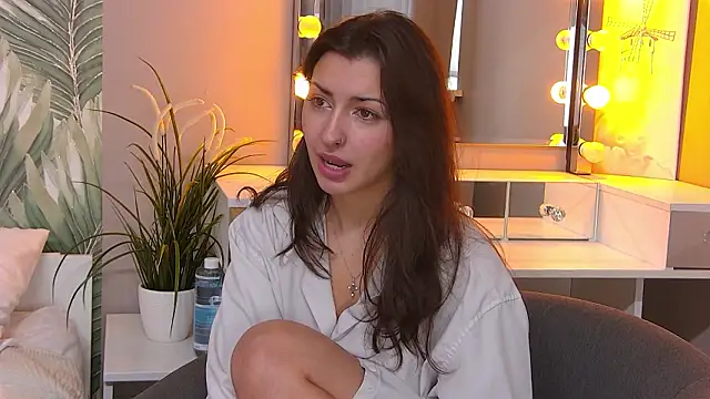 Snapshot of AngelaCox chatting on February 2026 06:33:02 AM AngelaCox online show from February 2026 06:33:02 AM