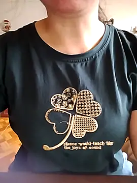 LiilyZi online show from April 2026 01:47:02 AM