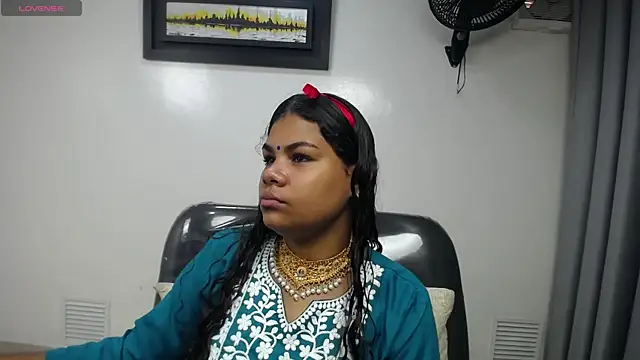 yaazhinii online show from April 2026 11:36:01 AM