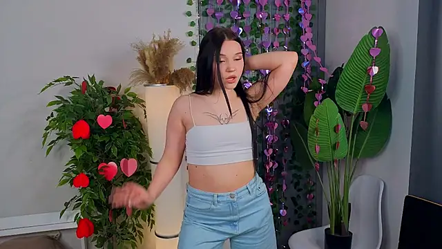 Snapshot of RoxannRunk chatting on February 2026 06:20:01 AM RoxannRunk online show from February 2026 06:20:01 AM