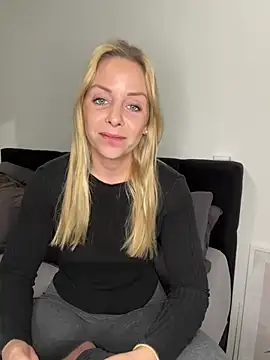 emily-becker22 online show from February 2026 07:32:02 PM