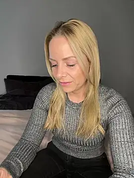 emily-becker22 online show from April 2026 03:45:01 PM