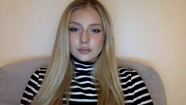 Snapshot of MayaWetDream chatting on February 2026 02:35:01 PM MayaWetDream online show from February 2026 02:35:01 PM