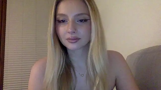 Snapshot of MayaWetDream chatting on March 2026 06:26:01 PM MayaWetDream online show from March 2026 06:26:01 PM