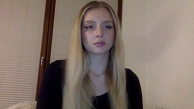 Snapshot of MayaWetDream chatting on March 2026 09:21:02 PM MayaWetDream online show from March 2026 09:21:02 PM