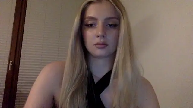 Snapshot of MayaWetDream chatting on April 2026 08:36:02 PM MayaWetDream online show from April 2026 08:36:02 PM