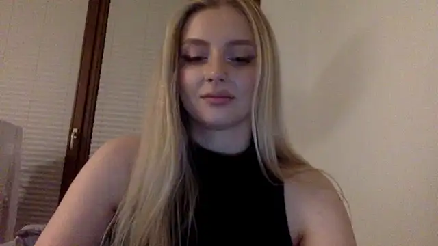 Snapshot of MayaWetDream chatting on April 2026 09:30:02 PM MayaWetDream online show from April 2026 09:30:02 PM