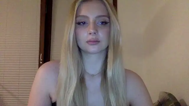 Snapshot of MayaWetDream chatting on May 2026 08:17:02 PM MayaWetDream online show from May 2026 08:17:02 PM