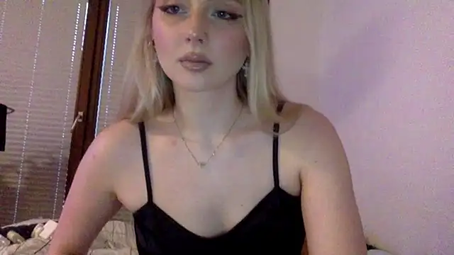 Snapshot of MayaWetDream chatting on May 2026 05:31:02 PM MayaWetDream online show from May 2026 05:31:02 PM