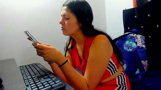 Snapshot of ari_le chatting on February 2026 04:00:01 PM ari le online show from February 2026 04:00:01 PM