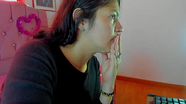 Snapshot of ari_le chatting on February 2026 04:14:01 PM ari le online show from February 2026 04:14:01 PM