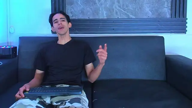 Snapshot of Wonka_1 chatting on February 2026 04:20:01 AM Wonka 1 online show from February 2026 04:20:01 AM