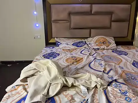 Hersheykaur online show from March 2026 11:00:02 PM