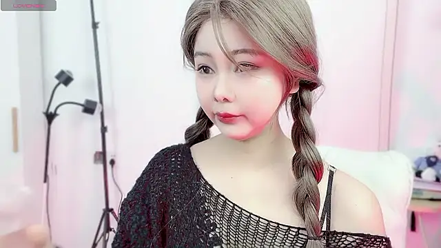 Snapshot of Memeli0 chatting on February 2026 06:51:01 AM Memeli0 online show from February 2026 06:51:01 AM