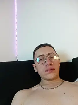 Snapshot of Emmanuel_Lust chatting on February 2026 01:38:02 PM Emmanuel Lust online show from February 2026 01:38:02 PM