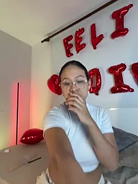 Snapshot of HoneyDolllXXX chatting on February 2026 12:07:02 AM HoneyDolllXXX online show from February 2026 12:07:02 AM