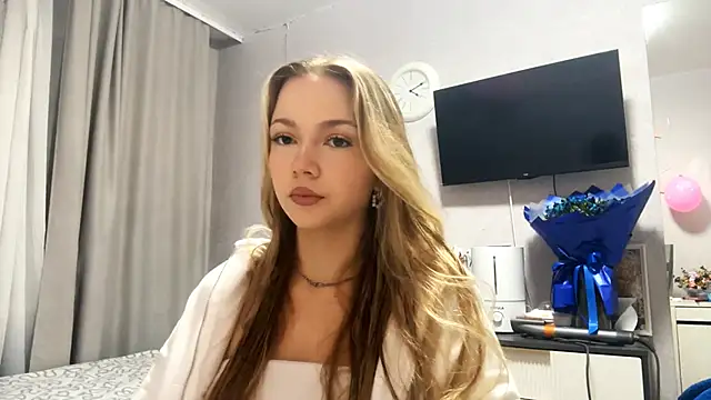 Snapshot of MilaSliger chatting on February 2026 07:22:01 PM MilaSliger online show from February 2026 07:22:01 PM