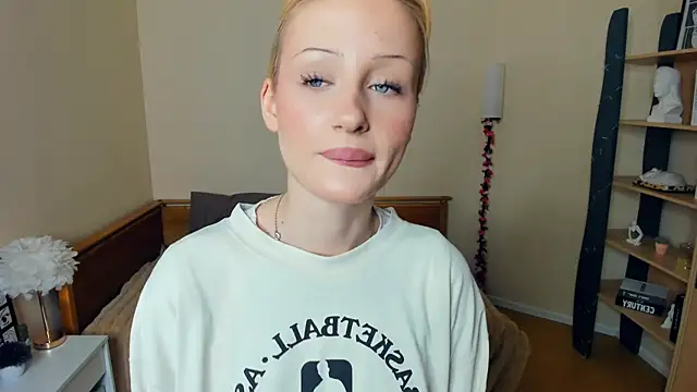 Snapshot of LolaStusse chatting on March 2026 07:54:02 AM LolaStusse online show from March 2026 07:54:02 AM