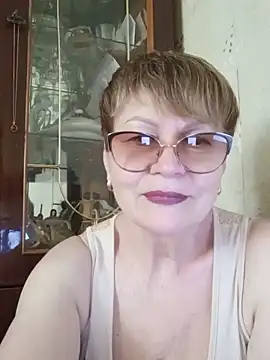 Snapshot of SophieBurns chatting on May 2026 10:45:02 AM SophieBurns online show from May 2026 10:45:02 AM