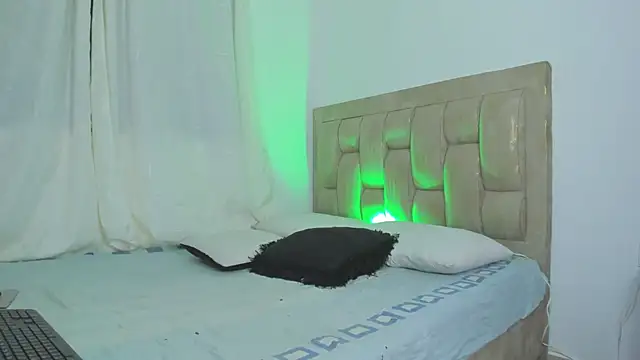 Snapshot of LatinoDark chatting on February 2026 03:43:02 AM LatinoDark online show from February 2026 03:43:02 AM