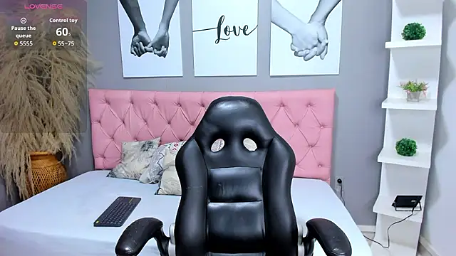 Snapshot of rayan_linxx chatting on February 2026 07:48:01 PM rayan linxx online show from February 2026 07:48:01 PM