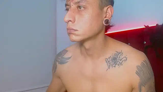 Snapshot of SkinnyDevil12 chatting on March 2026 03:45:01 AM SkinnyDevil12 online show from March 2026 03:45:01 AM