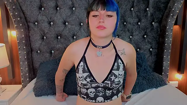 Snapshot of OliviaBonnie chatting on February 2026 08:23:01 PM OliviaBonnie online show from February 2026 08:23:01 PM