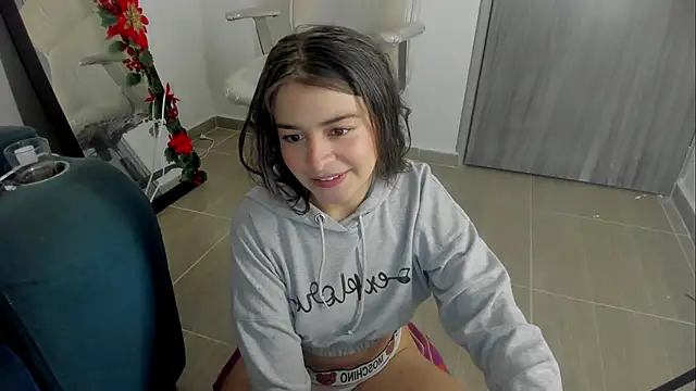 Snapshot of Brunnettee_1 chatting on June 2026 05:20:02 AM Brunnettee 1 online show from June 2026 05:20:02 AM
