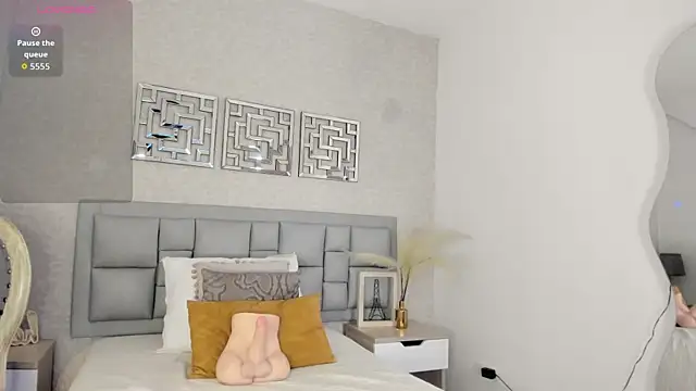 luna forever7 online show from April 2026 06:44:02 PM