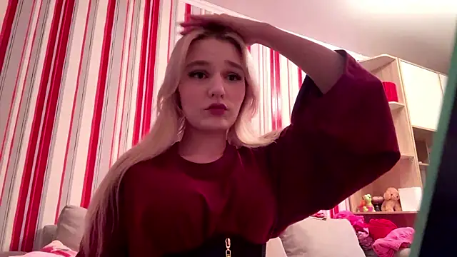 MiaBerlateen online show from February 2026 07:10:01 PM