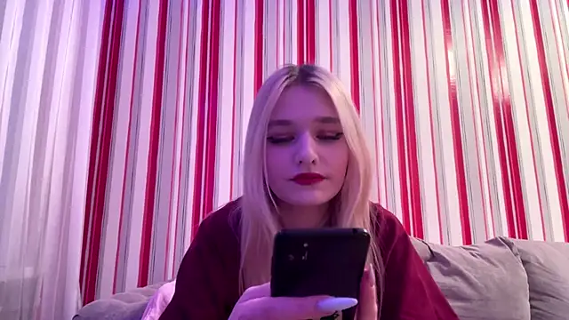 MiaBerlateen online show from February 2026 06:15:02 PM