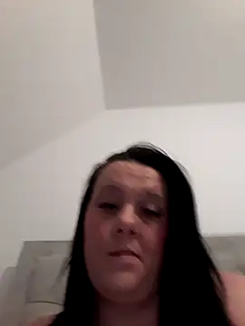 Snapshot of louisa36 chatting on February 2026 10:15:01 PM louisa36 online show from February 2026 10:15:01 PM