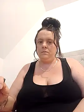 Snapshot of louisa36 chatting on February 2026 10:43:02 PM louisa36 online show from February 2026 10:43:02 PM