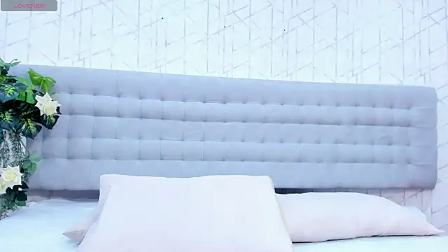 MiiaTauro online show from March 2026 01:37:01 PM