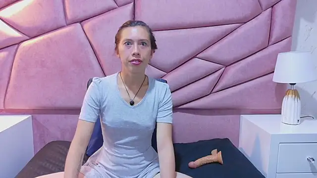 kimberlypink  online show from February 2026 11:30:02 AM