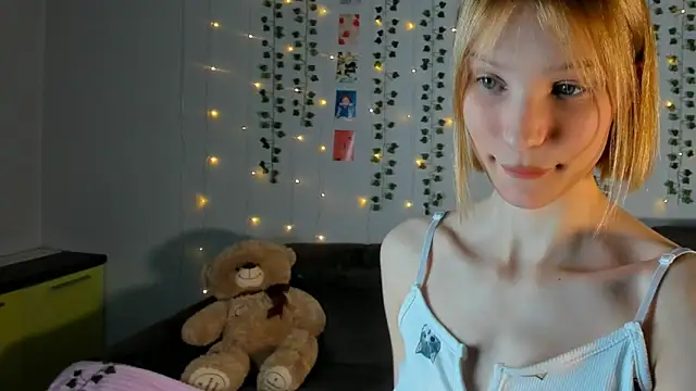 Kiracute18 online show from February 2026 09:35:01 PM