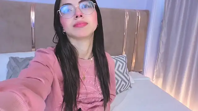 Snapshot of Mia_Naive chatting on June 2026 12:19:01 PM Mia Naive online show from June 2026 12:19:01 PM