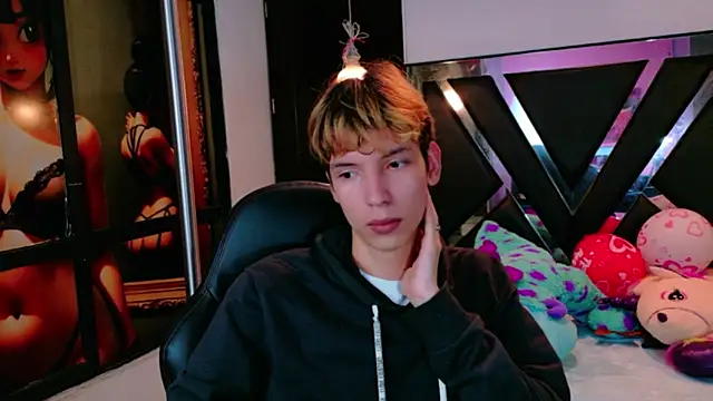 Snapshot of Liam_Green1 chatting on February 2026 12:01:01 PM Liam Green1 online show from February 2026 12:01:01 PM