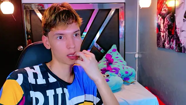 Snapshot of Liam_Green1 chatting on February 2026 01:20:01 PM Liam Green1 online show from February 2026 01:20:01 PM