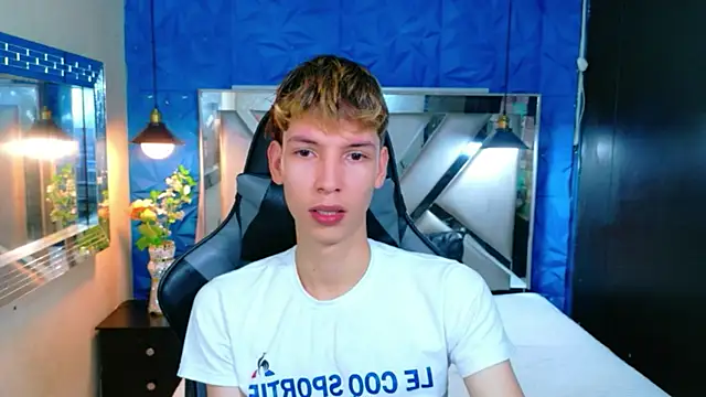 Snapshot of Liam_Green1 chatting on March 2026 03:52:01 PM Liam Green1 online show from March 2026 03:52:01 PM