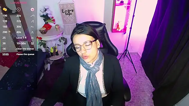 Snapshot of QueenRose94 chatting on March 2026 04:02:02 PM QueenRose94 online show from March 2026 04:02:02 PM