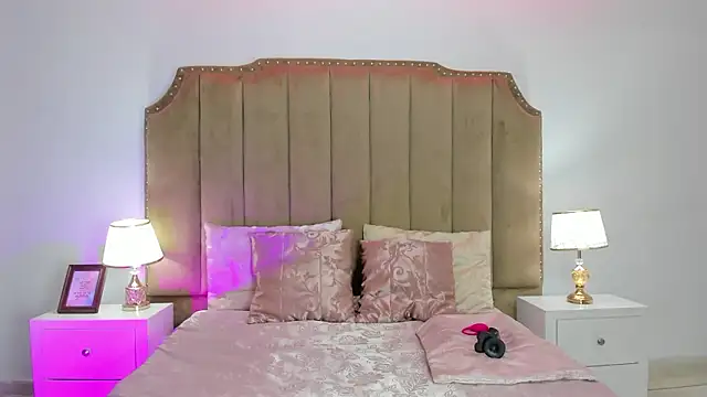 Alessiia Moon online show from March 2026 01:18:01 PM