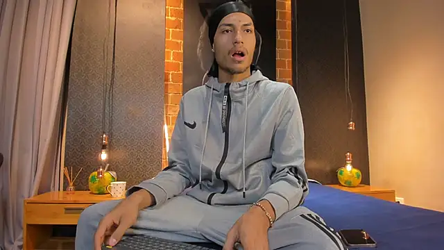 Snapshot of ItsZairen chatting on February 2026 03:54:01 AM ItsZairen online show from February 2026 03:54:01 AM